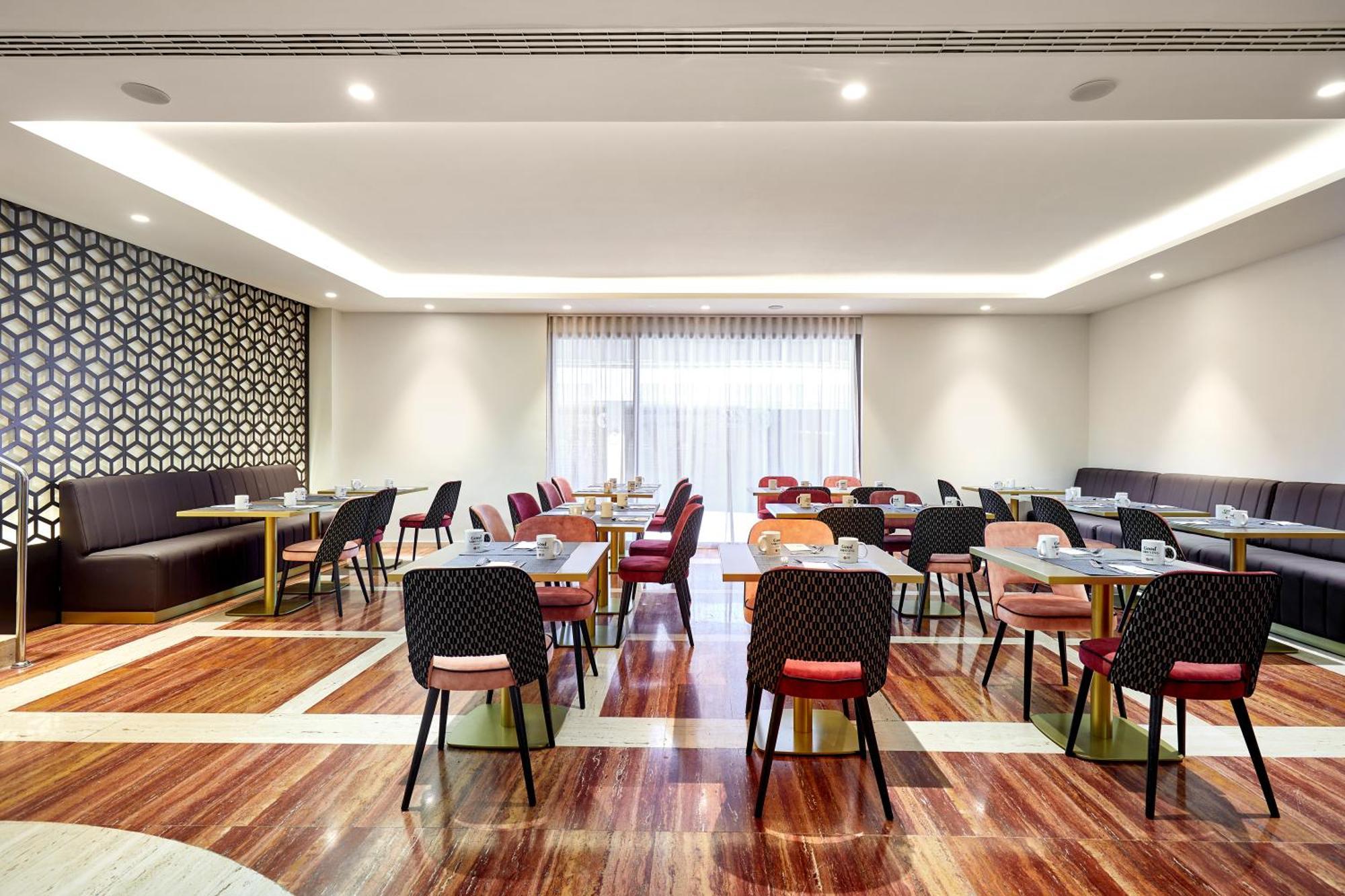 Exe Mitre Hotel Barcelona Exterior photo