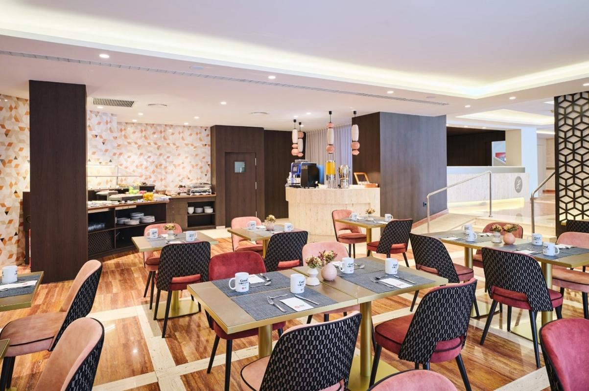 Exe Mitre Hotel Barcelona Exterior photo