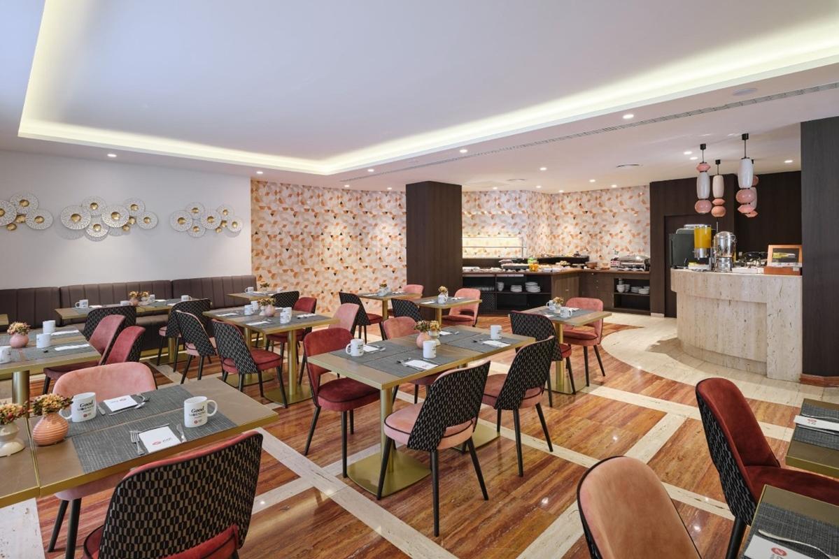 Exe Mitre Hotel Barcelona Exterior photo